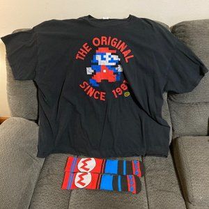 Original Mario Bros Bundle! (Shirt 4XL and a pair of socks 8-12 Mens)